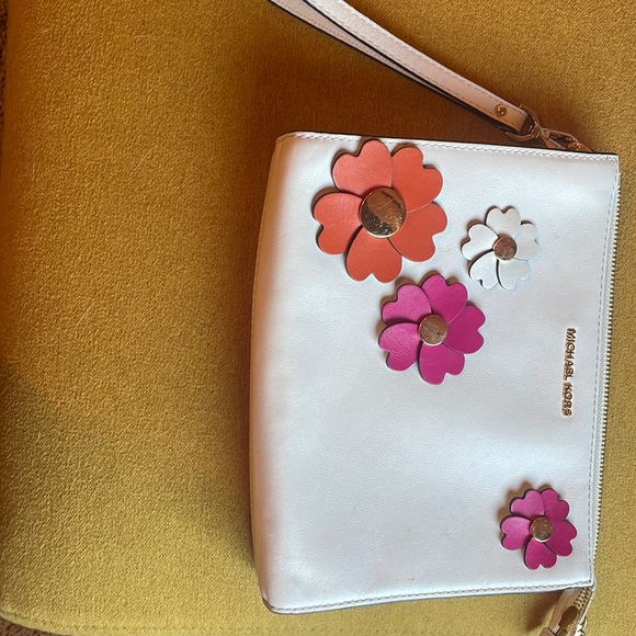 Michael Kors wristlet is just the right size. - Picture 1 of 6